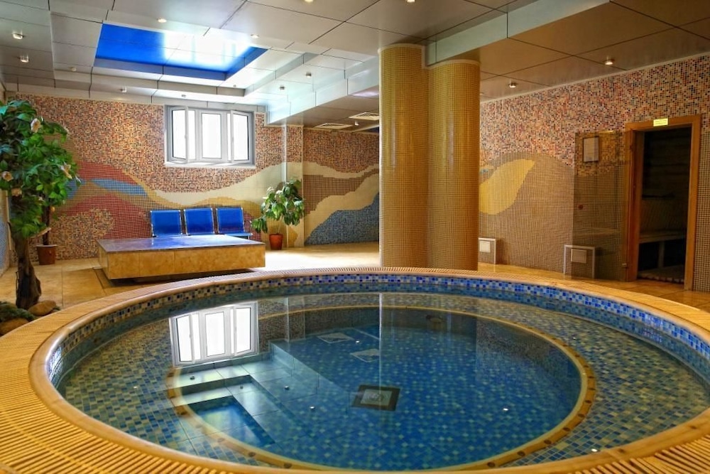 Golden Dragon Hotel 40/75
