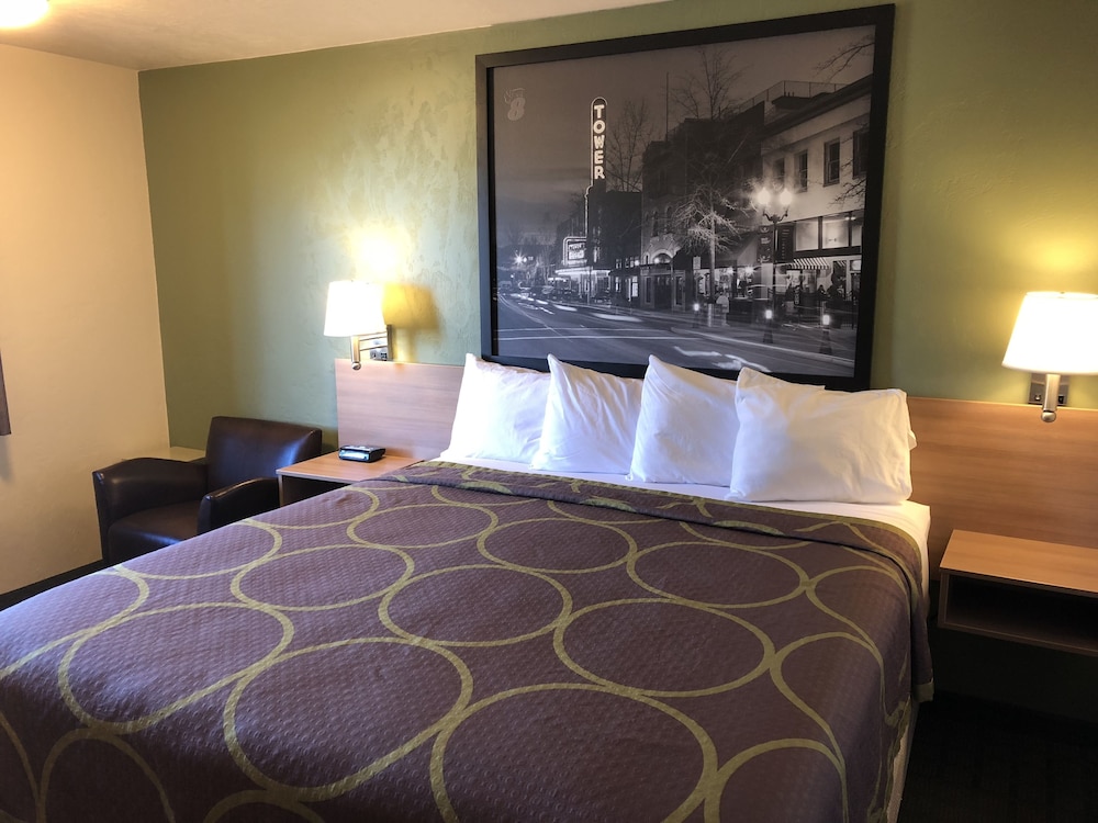 Super 8 By Wyndham Bend OR 14/50