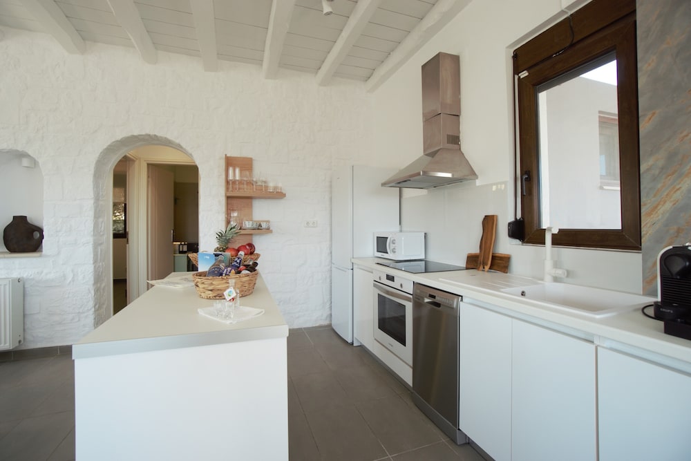 Villa Ikaros 3/50