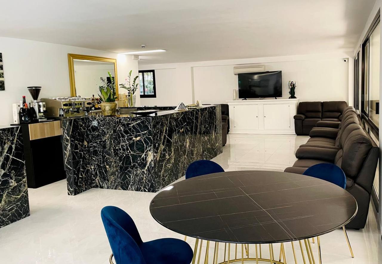 Club Hotel Residence 18/30