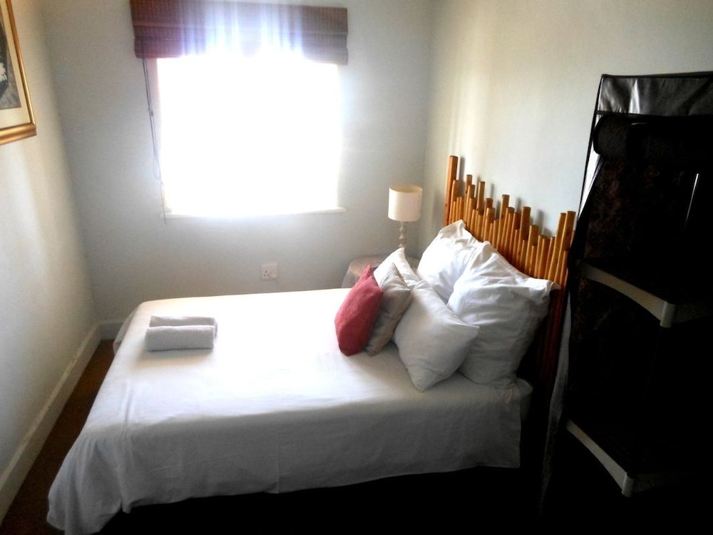 Bay Vista Guest House 5/50