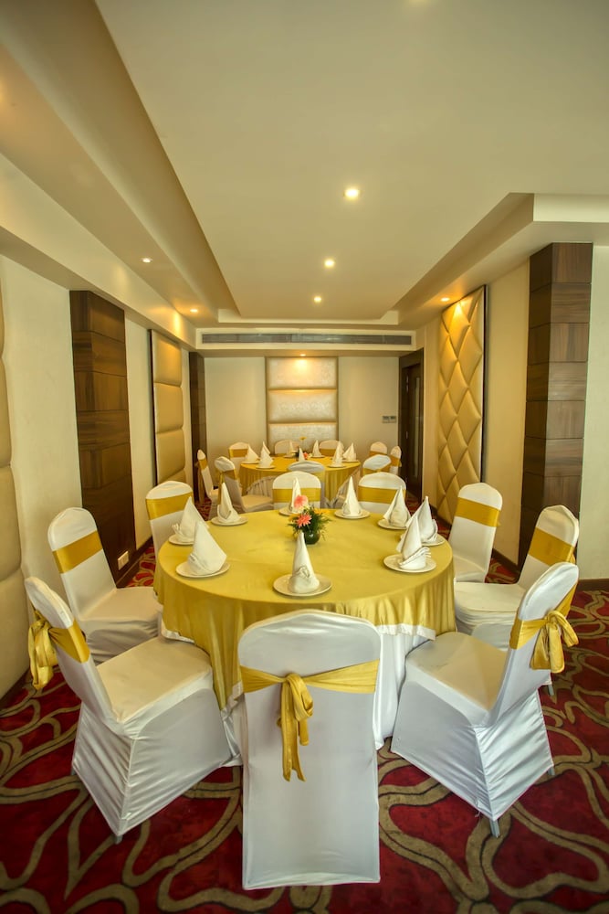Sarovar Portico 46/50
