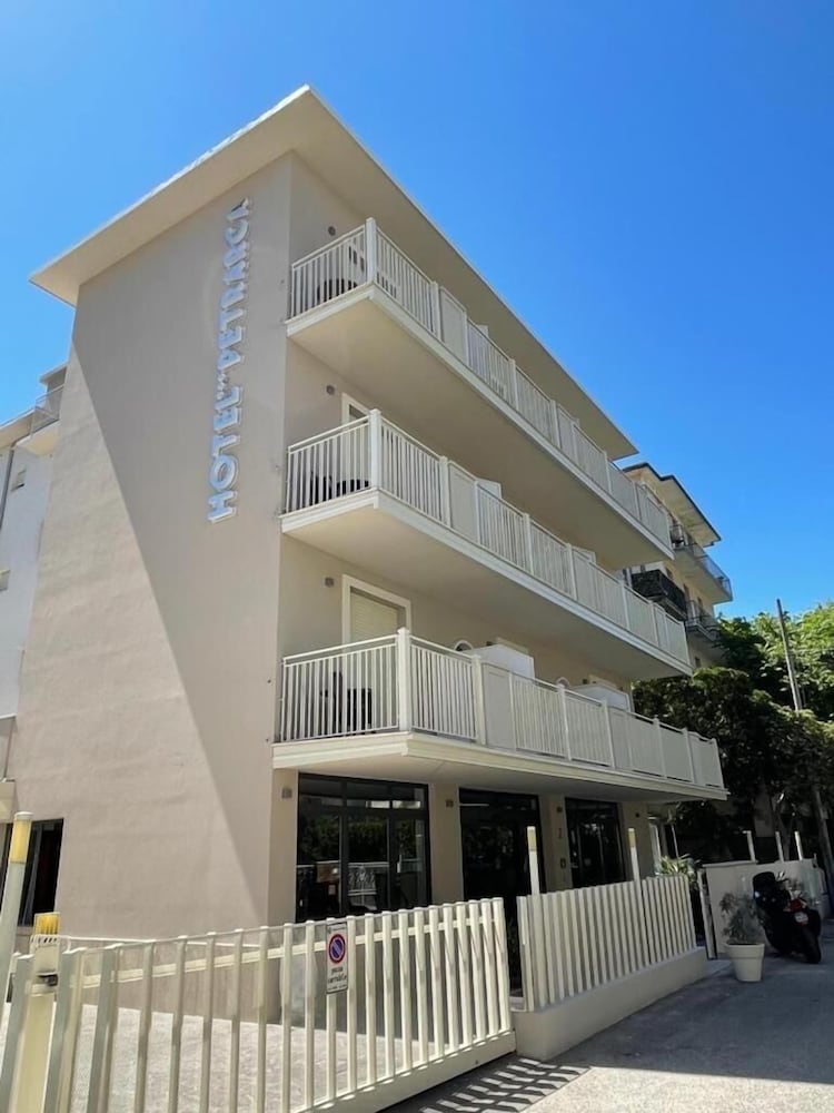 Petrarca Hotel 6/50