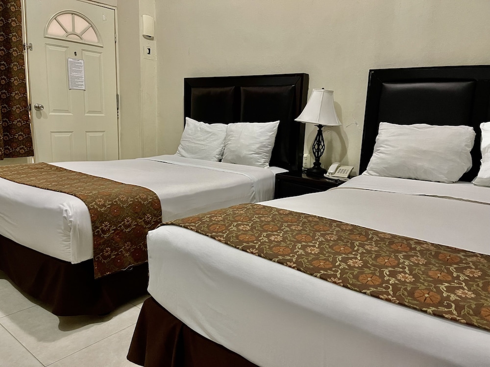 Hotel Esmeralda's 4/31