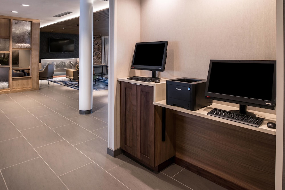 Fairfield Inn And Suites By Marriott Staunton 5/18
