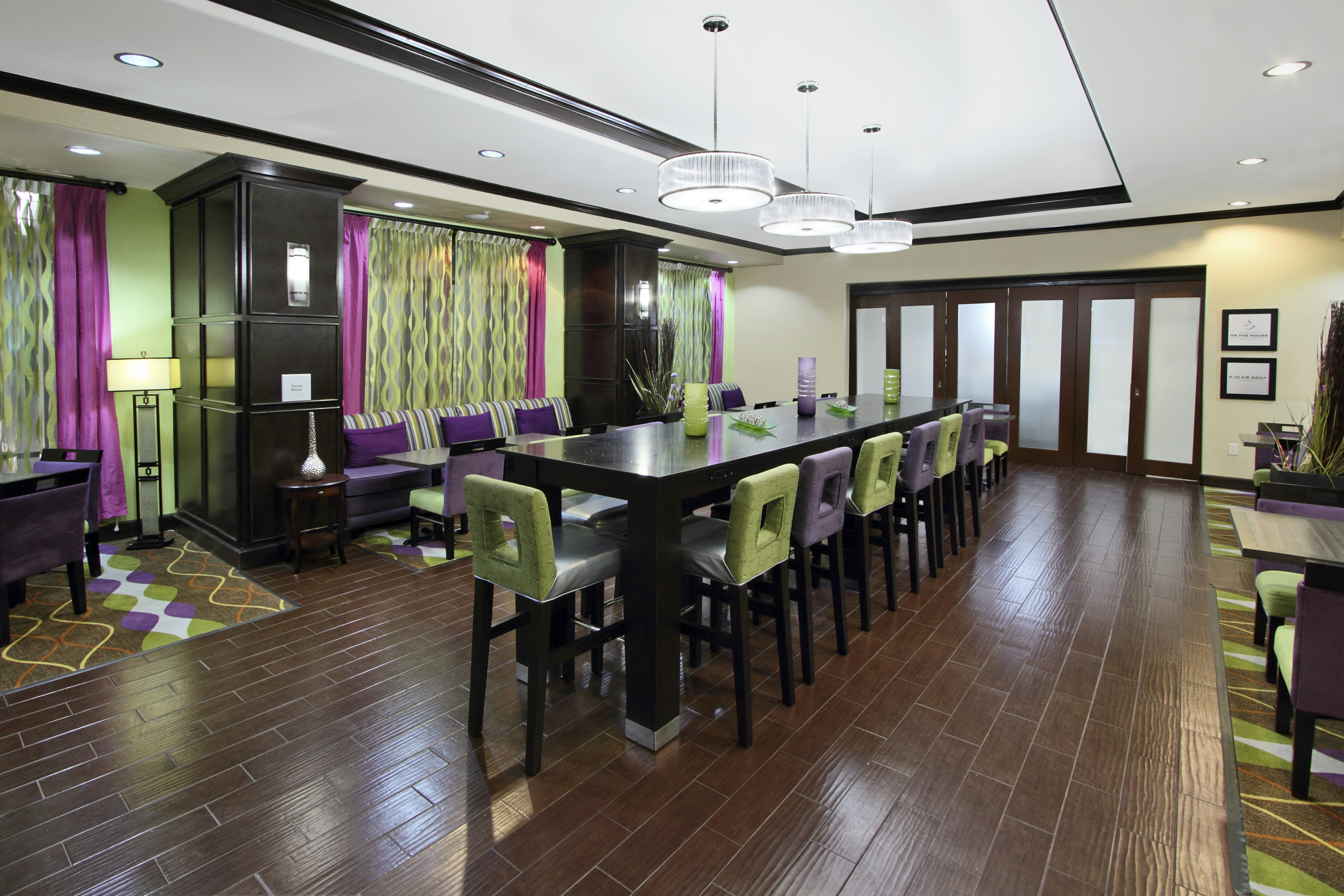 Hampton Inn Beeville 27/37