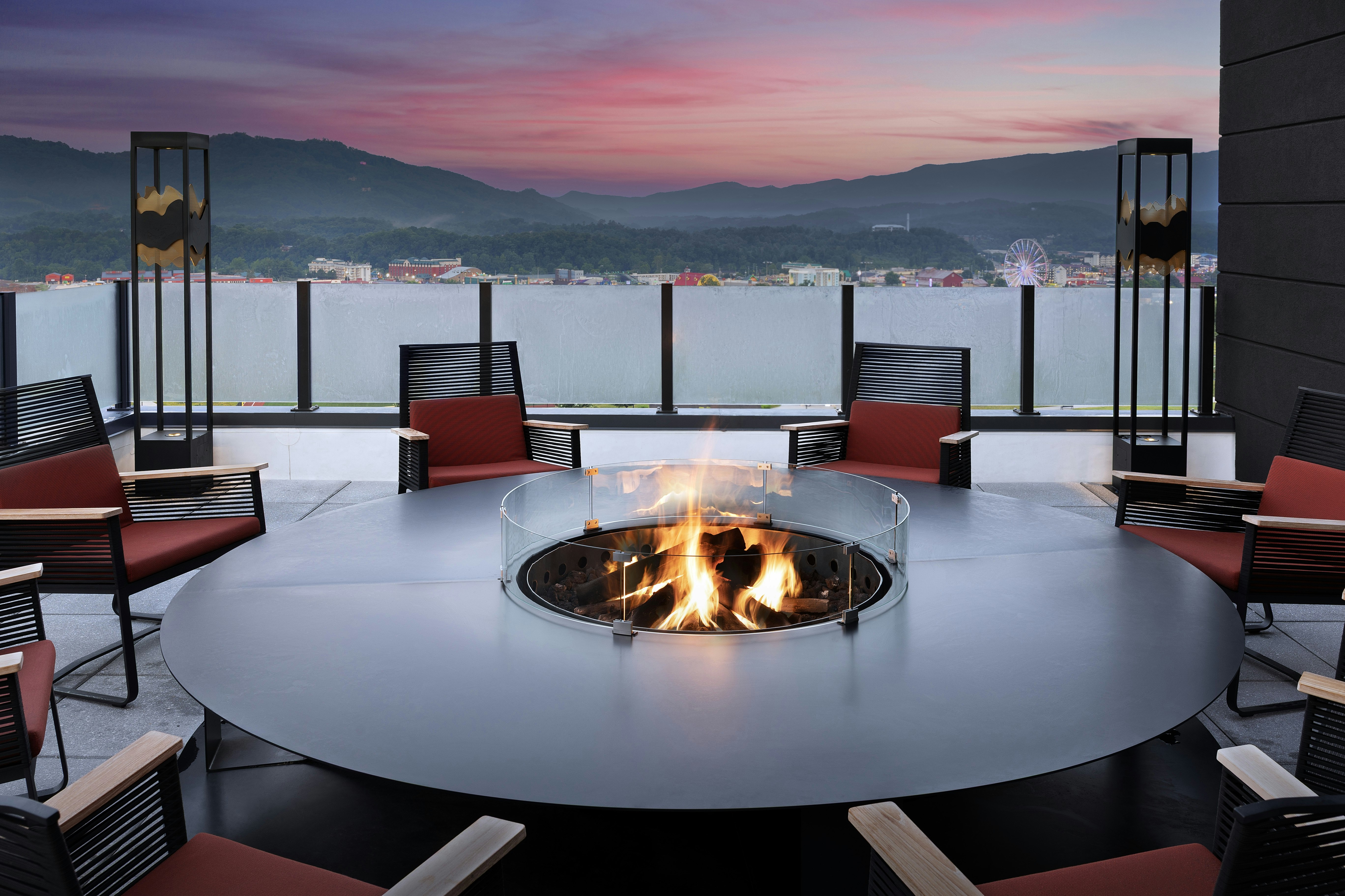 Embassy Suites by Hilton Pigeon Forge Resort 24/40
