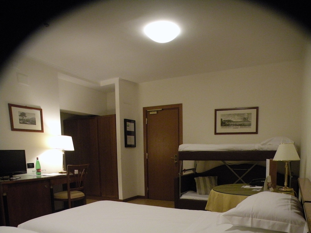 Ramada By Wyndham Naples 21/47