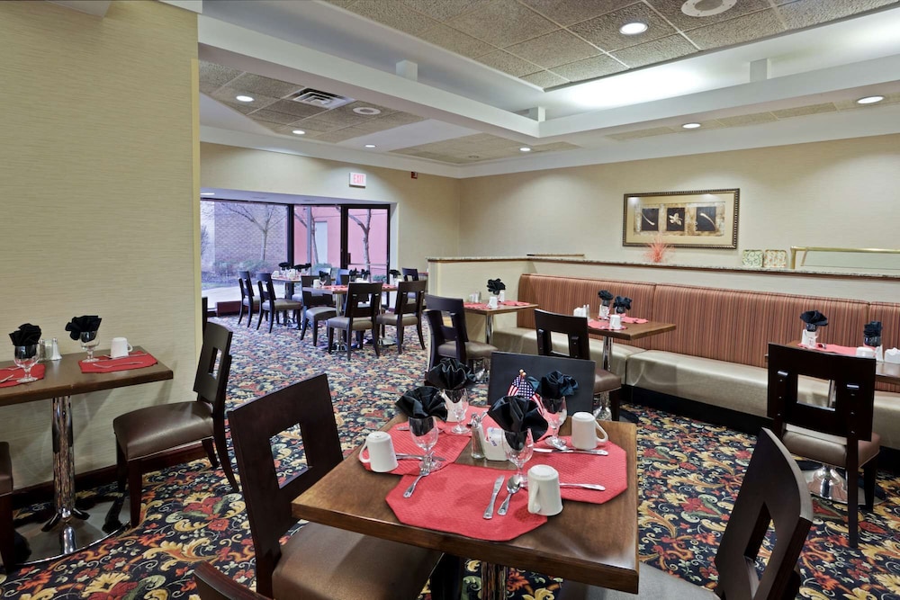 Hotel RL Cleveland Airport West 29/31