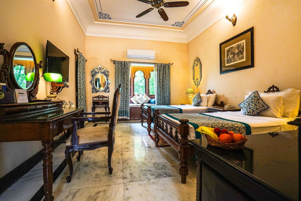 Khas Bagh 6/50