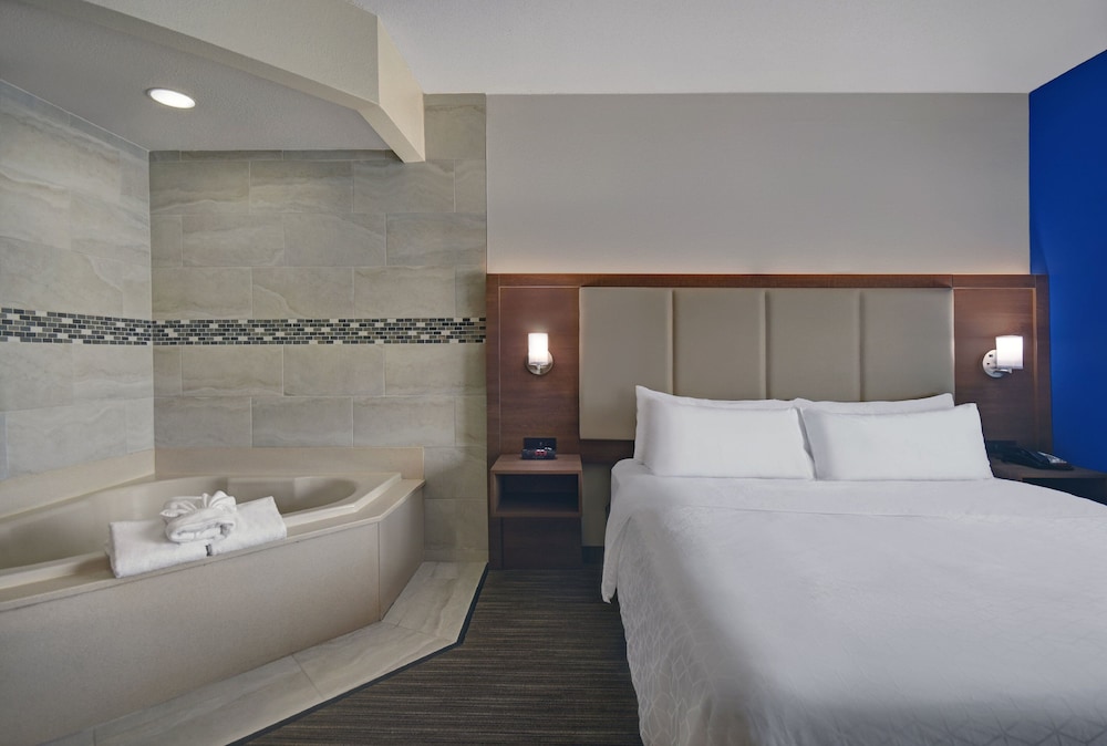 Holiday Inn Express Marshall 11/48