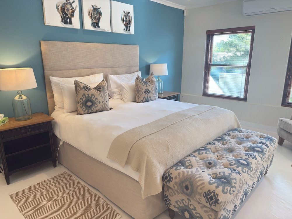 SUPERIOR, SUITE, KING BED