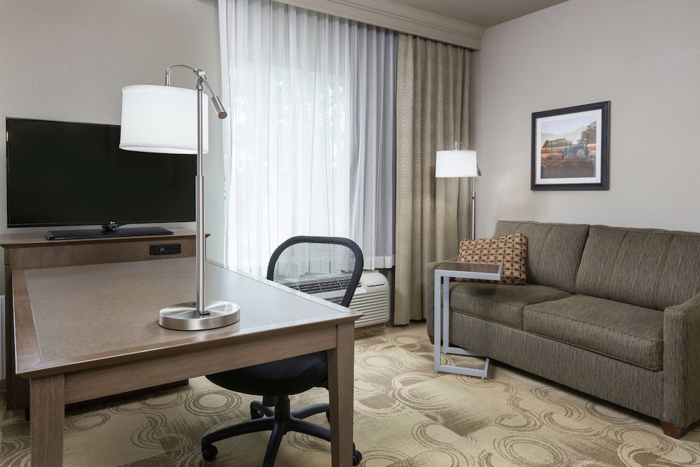 Hampton Inn Suites Yuba City 30/44