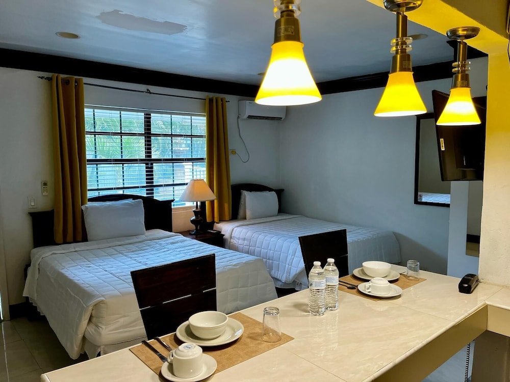 THE COLONY CLUB INN AND SUITES 38/55