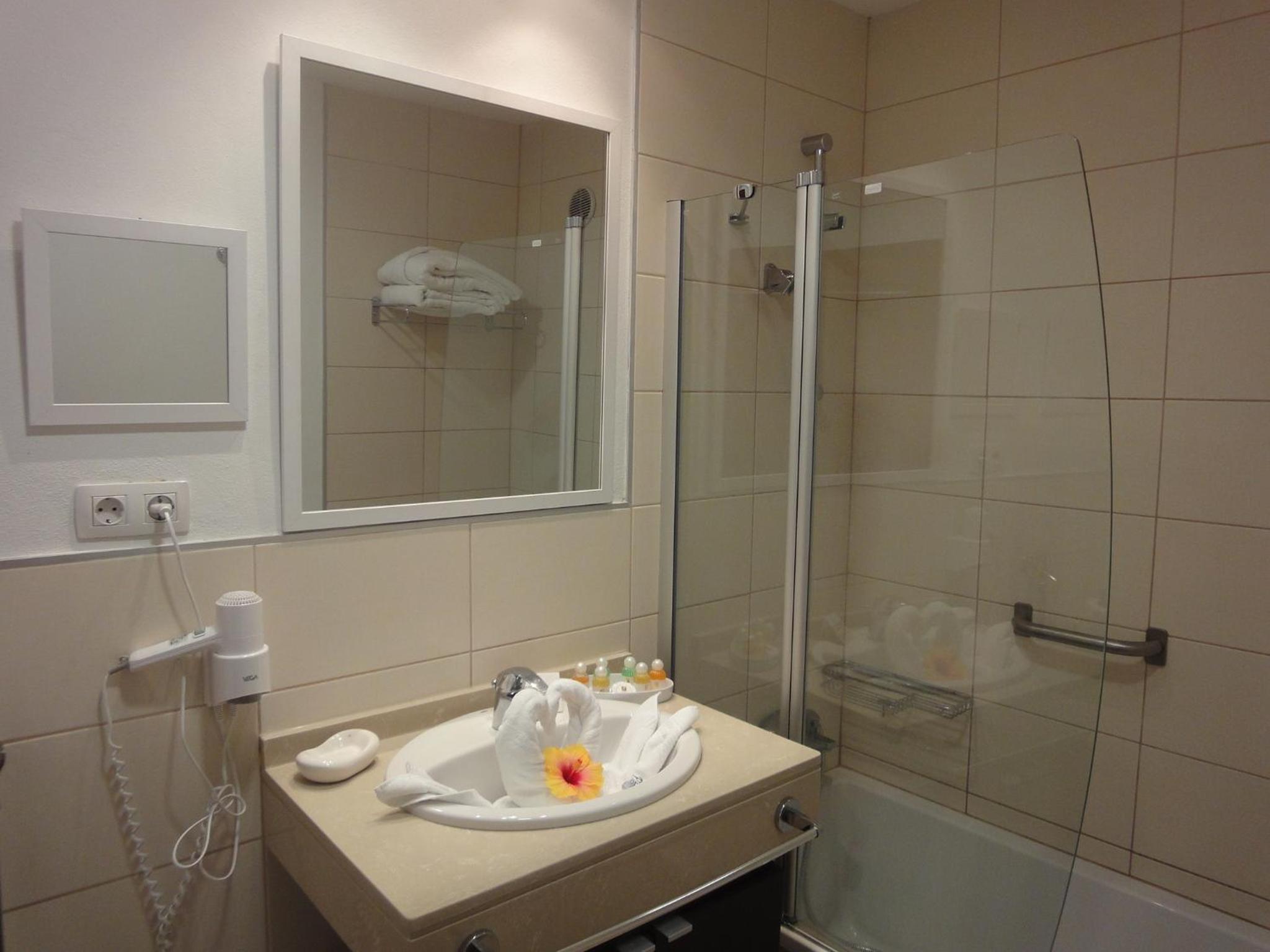 Hotel Balneario Pozo de La Salud 36/39