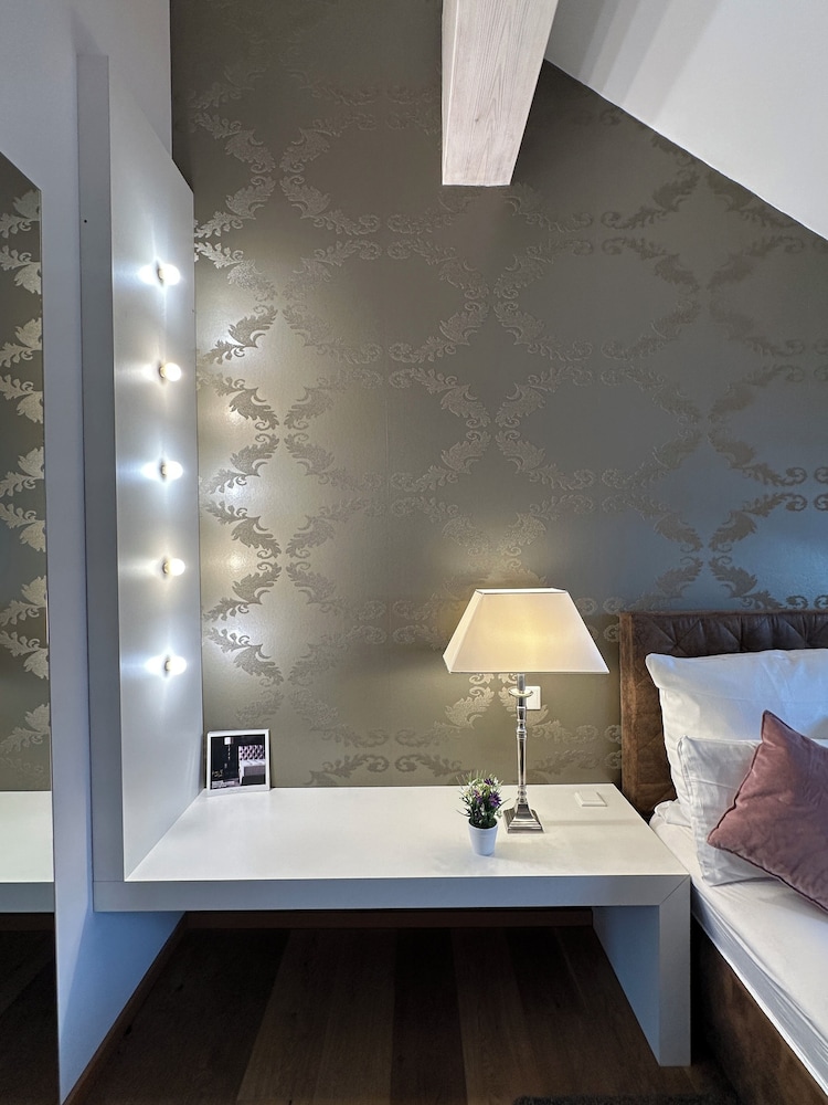 Helvetia Suites 45/52