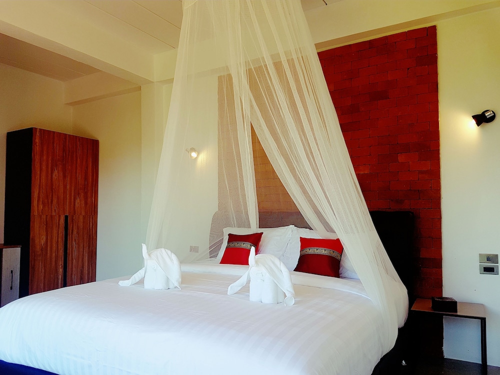 Chang Pai Hill - Adults Only 8/50
