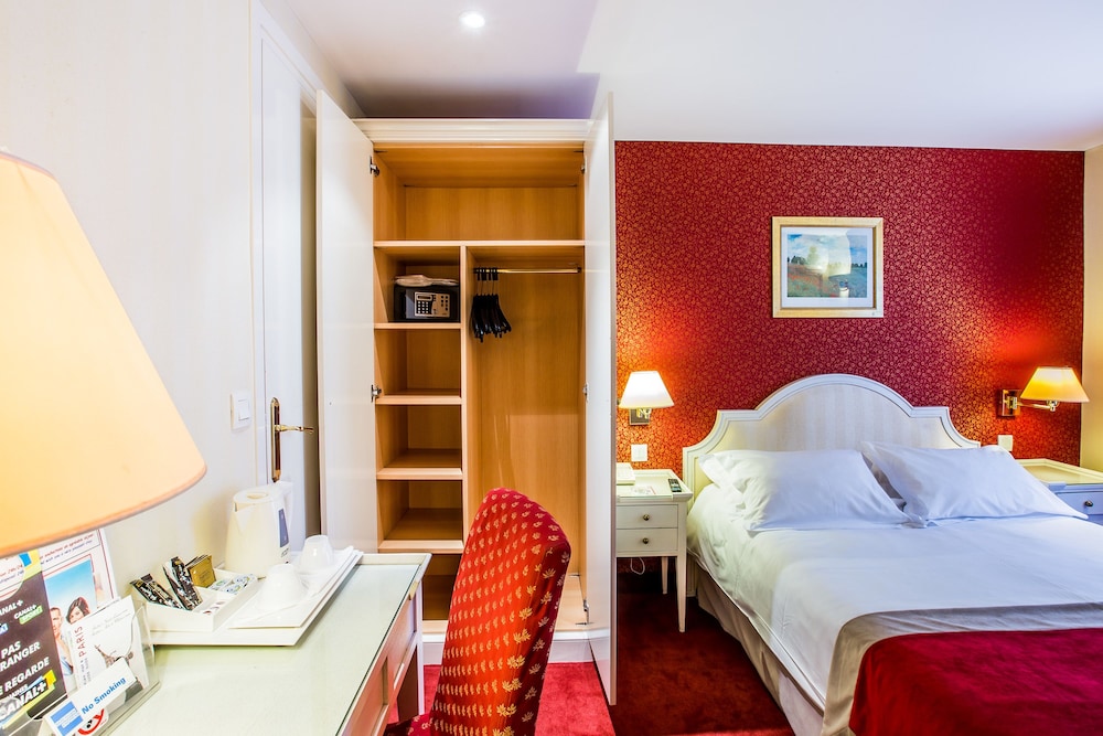 Austin's Arts et Metiers Hotel 12/61