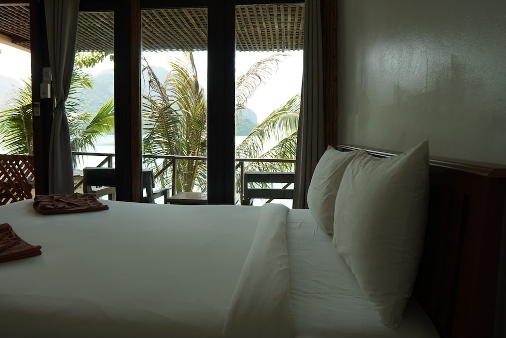 Phi Phi Cozy Seafront Resort 13/67