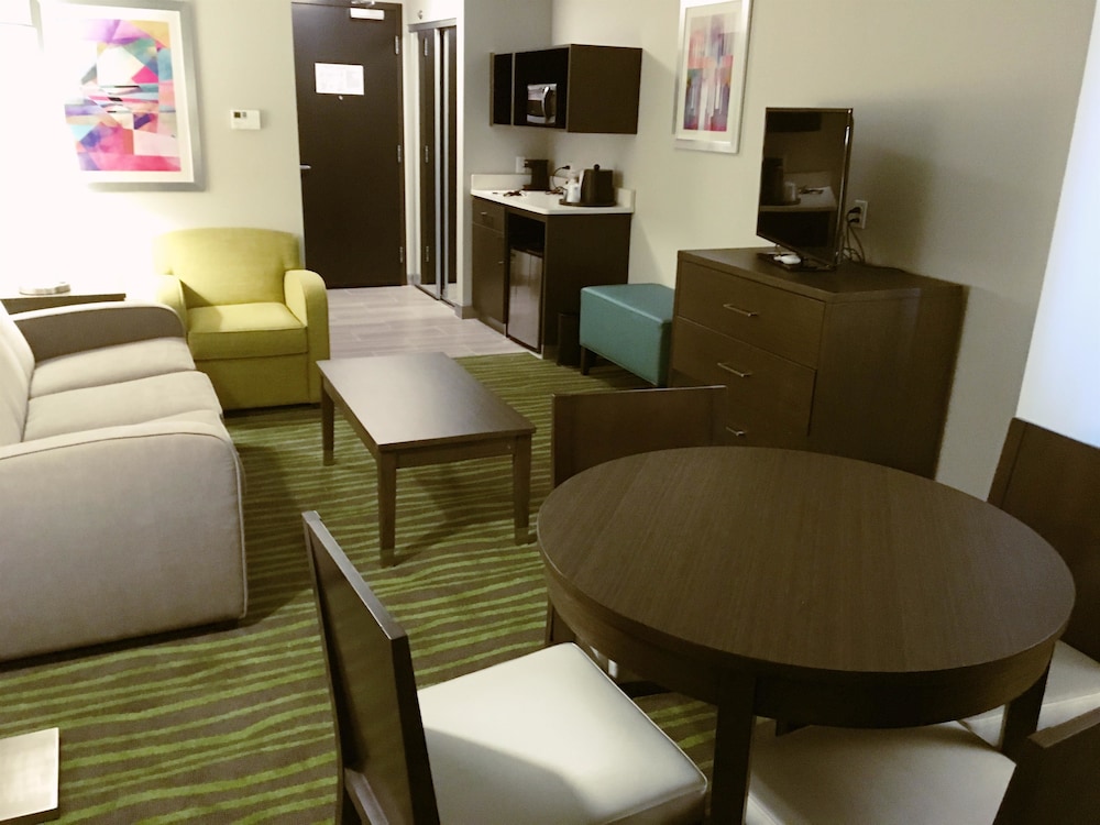 Best Western Plus At Prien Lake Inn And Suites 44/48