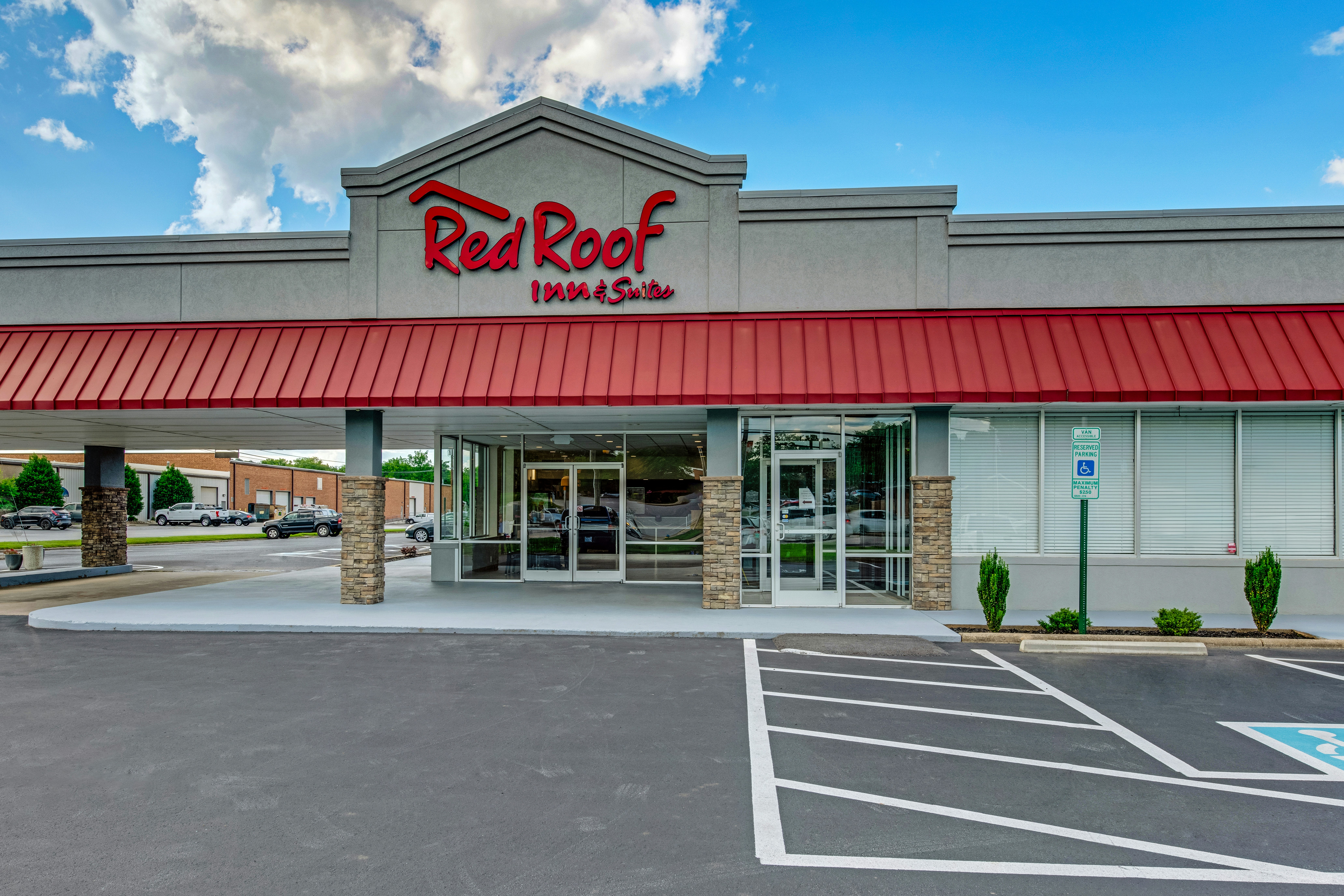 Red Roof Inn & Suites Wilkesboro 26/32