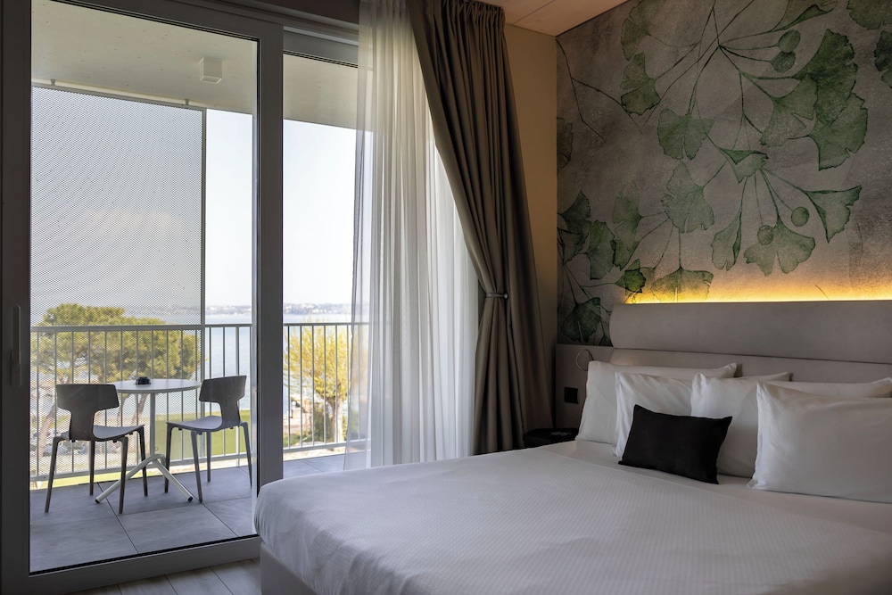 Vision Hotel 13/50