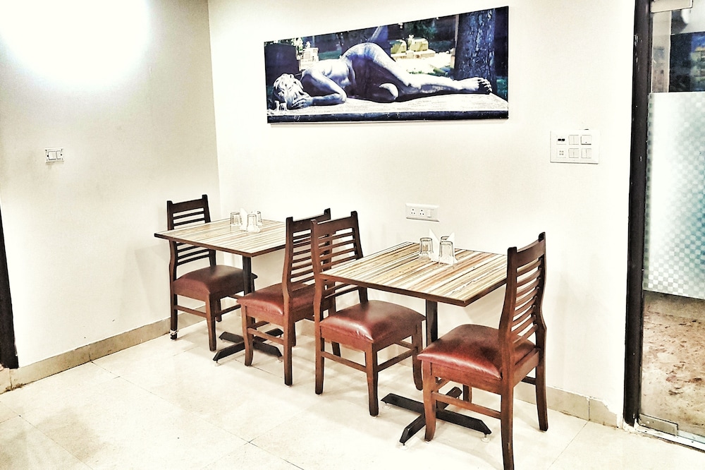 Hotel Delhi Aerocity 72/75