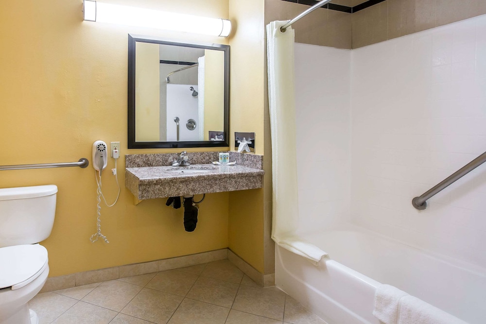 Quality Inn and Suites Bell Gardens Los Angeles 18/38