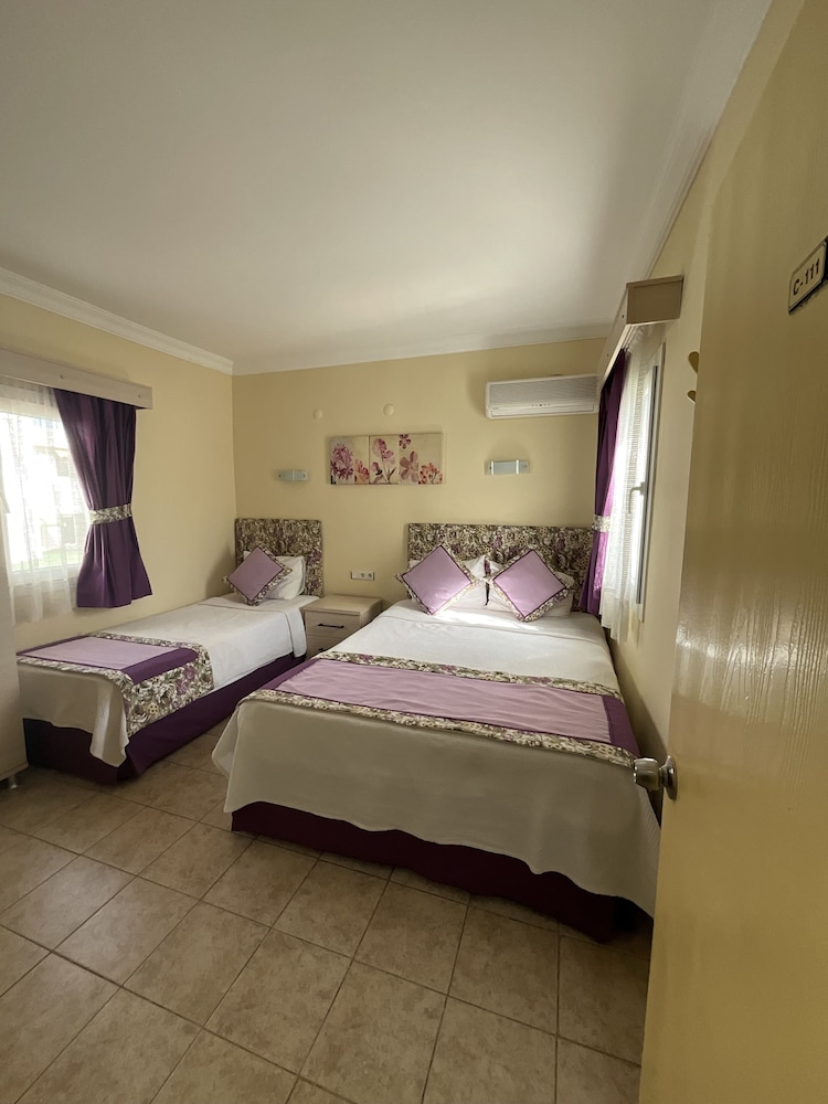 ROOM, TRIPLE
