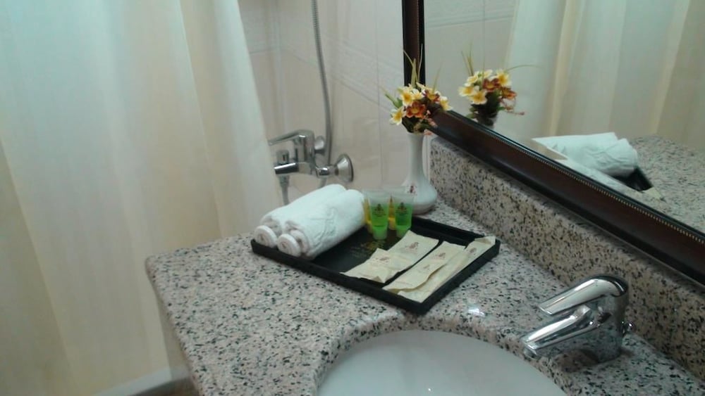 Al Thuraya Hotel 35/35
