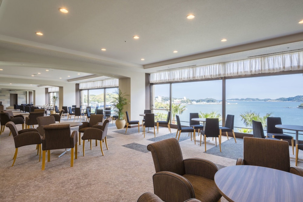 Toba Seaside Hotel 40/54