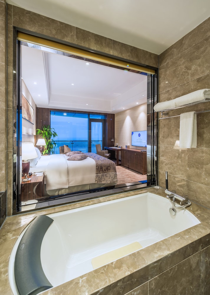 Grand Mercure Qingdao Qinglong 26/28