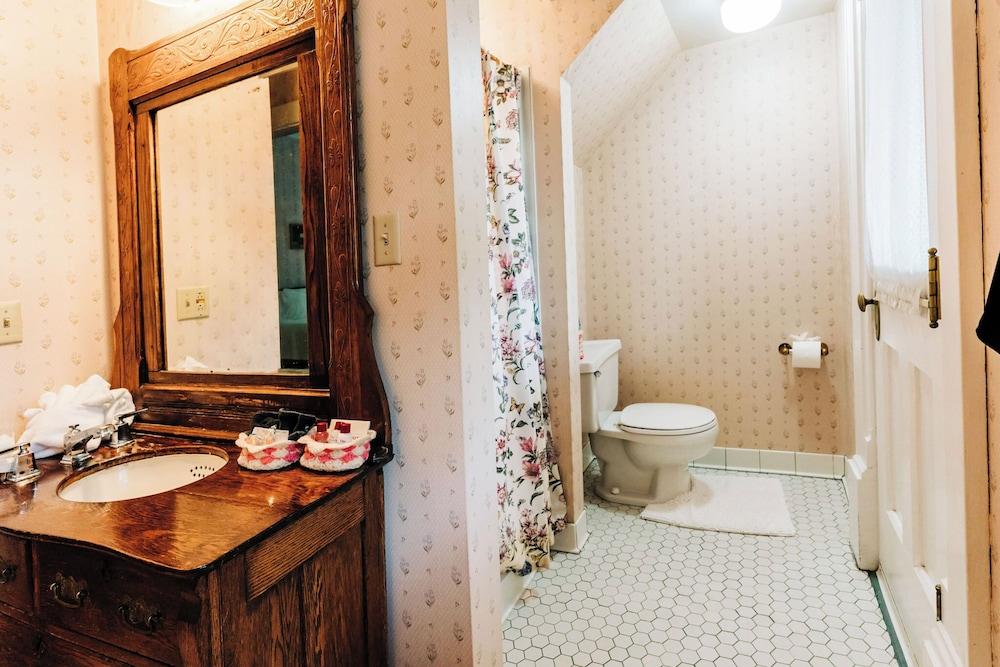 The Mercersburg Inn 56/58