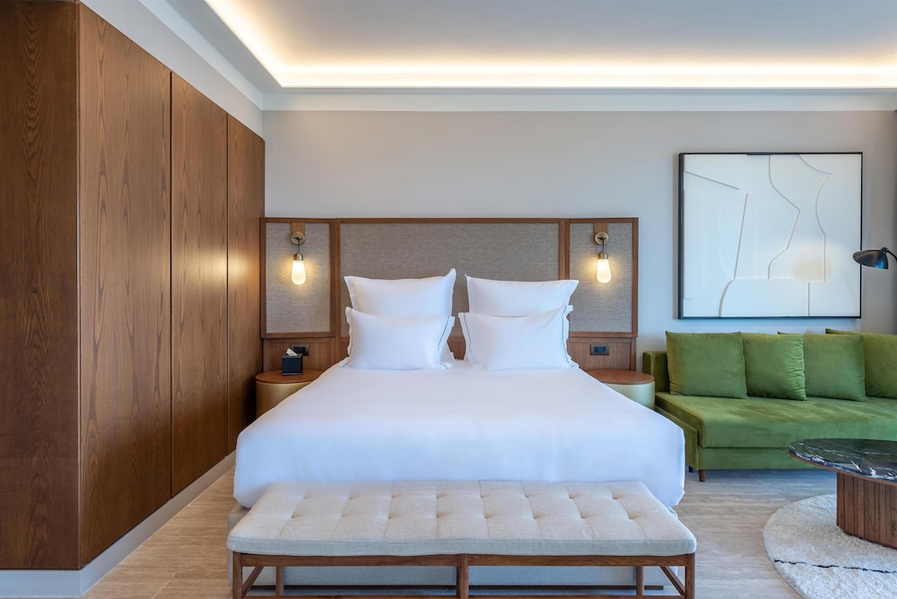 DELUXE, KING BED, SEA VIEW