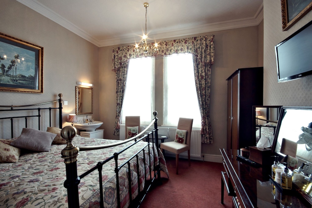 The Farthings Guest House 45/70