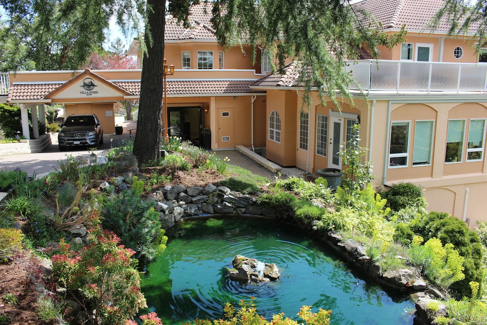Villa Eyrie Resort 34/44