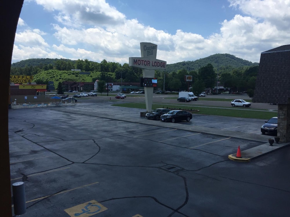 Conner Hill Motor Lodge 23/29