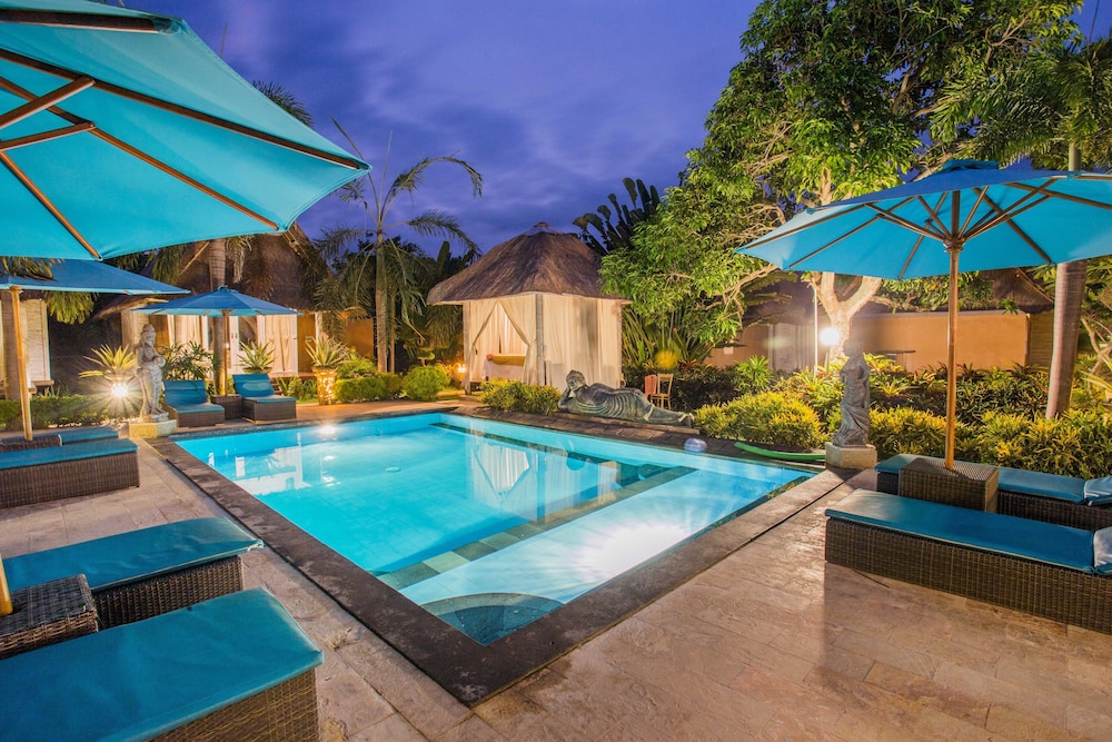 Lembongan Bay Shore Huts 68/71