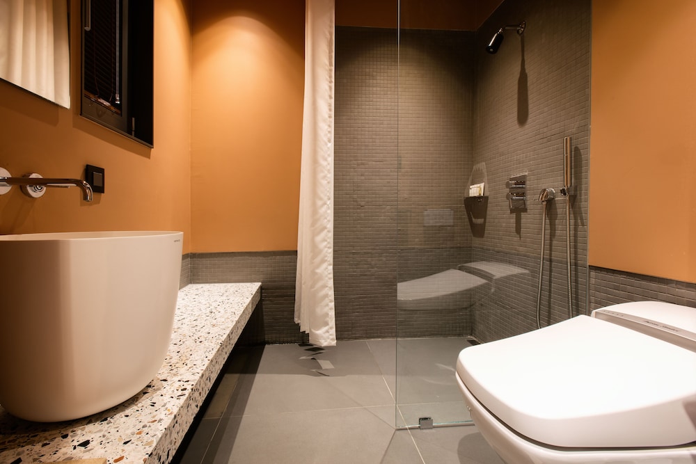 Oia Hotel 50/50