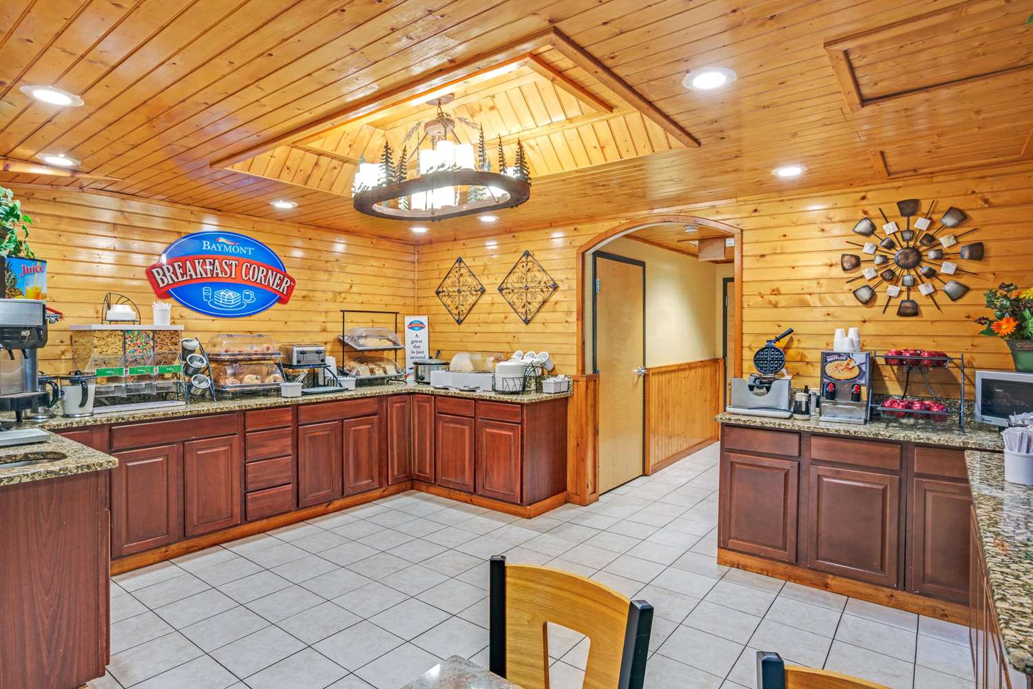 Baymont By Wyndham Gatlinburg On The River 9/42