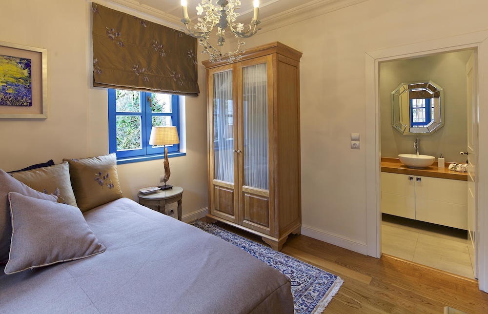 Zagori Suites 12/72