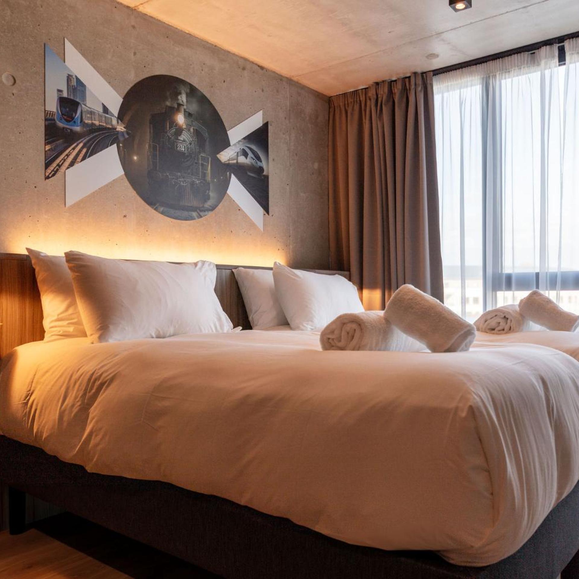 غرفة بسريرين منفصلين