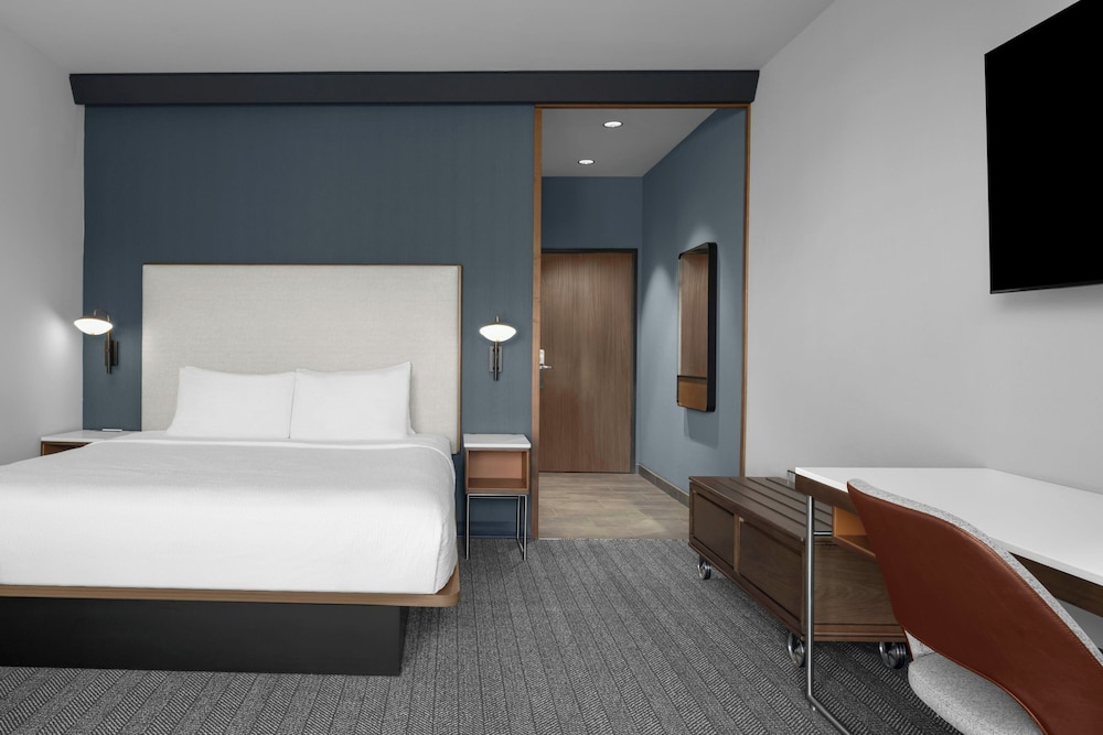 ROOM, KING BED, SOFA