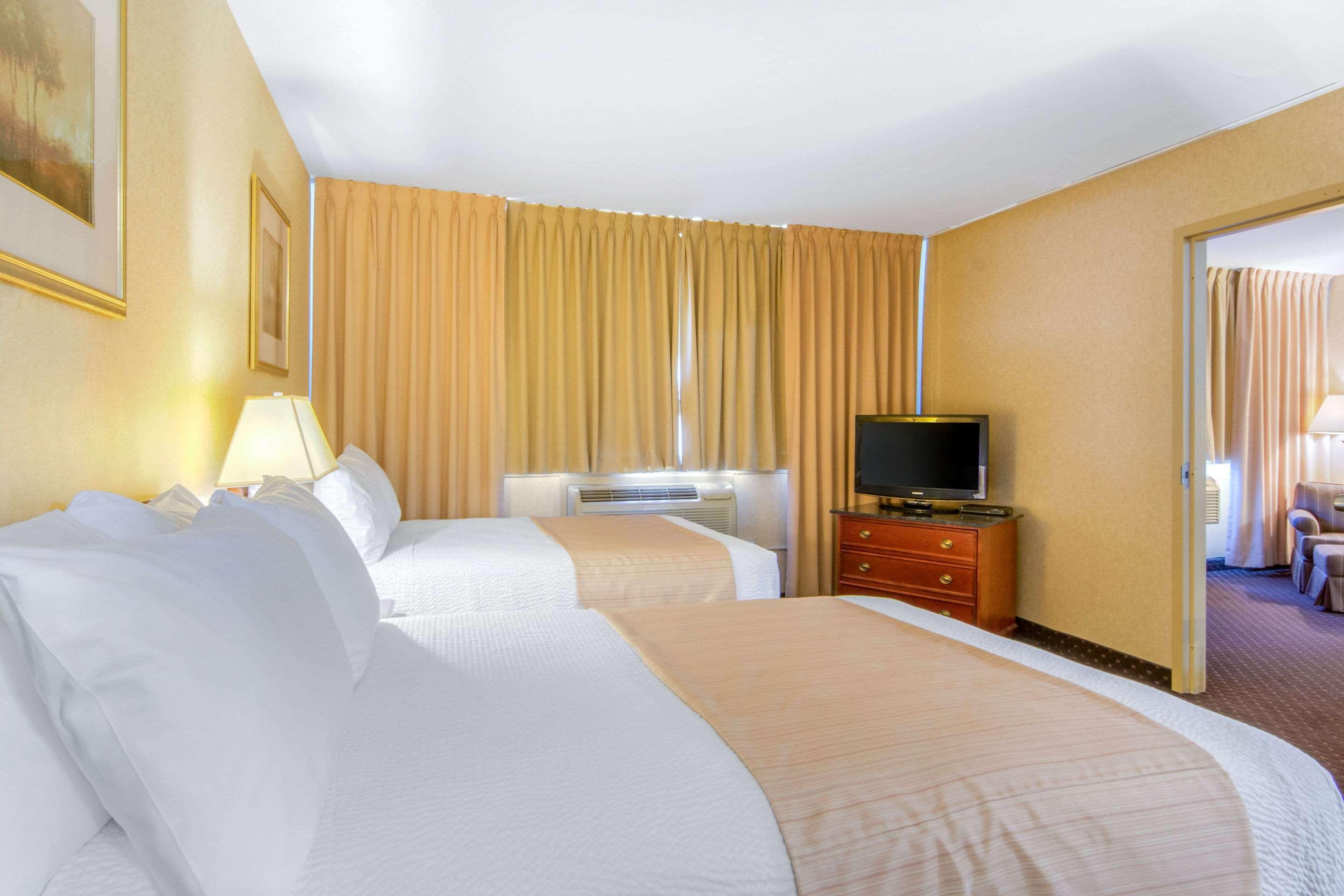 Suite, 2 Queen Beds
