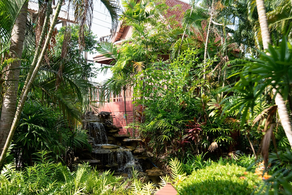 Royal Lanta Resort & Spa 65/71