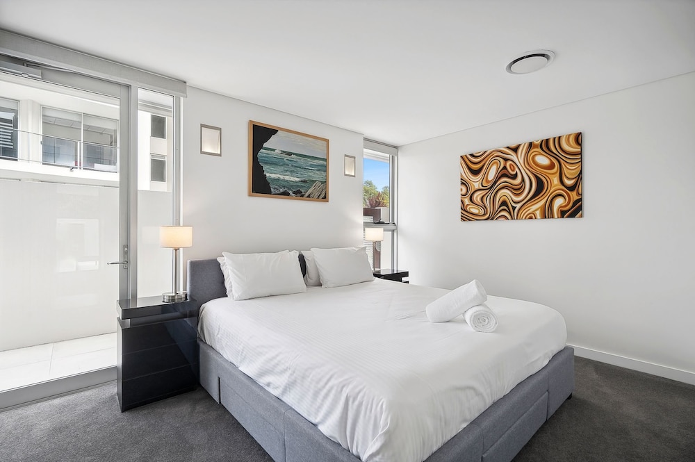 House, 4 King Beds