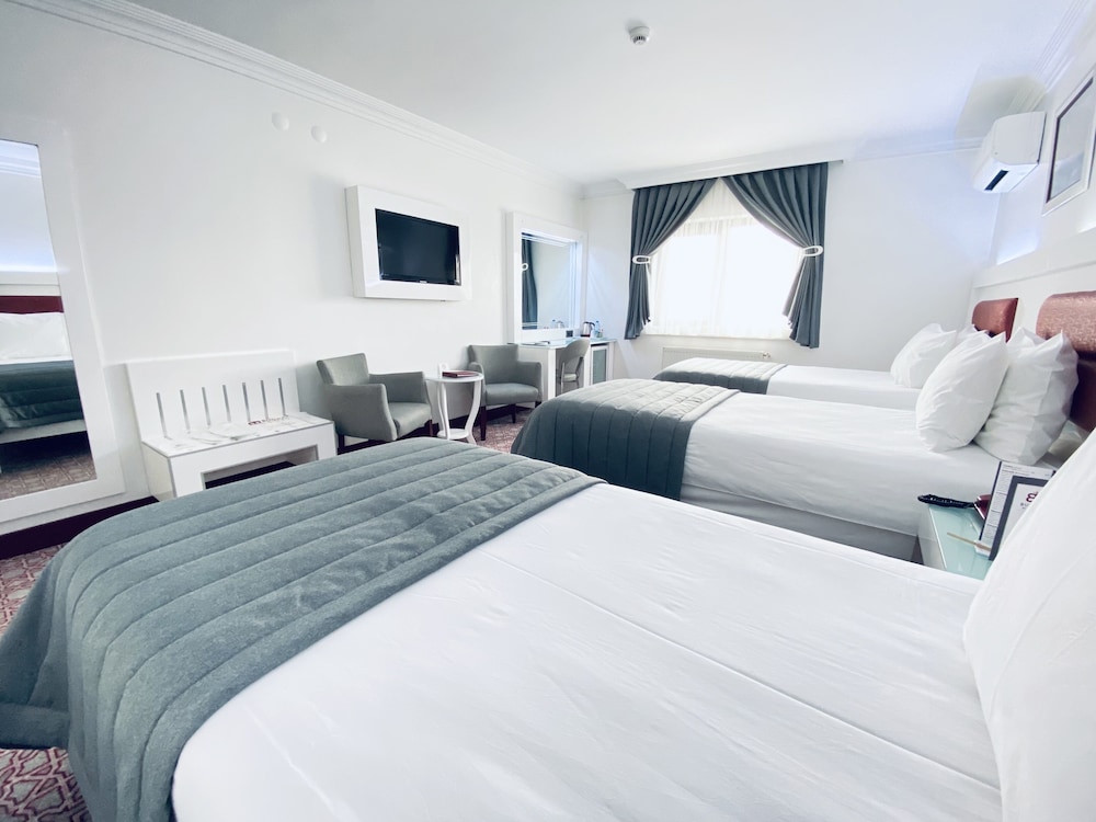 ROOM, TRIPLE