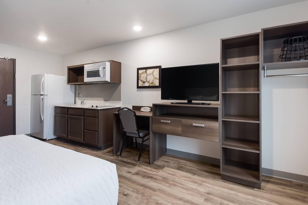WoodSpring Suites Tampa Airport North Veterans Expressway 19/40
