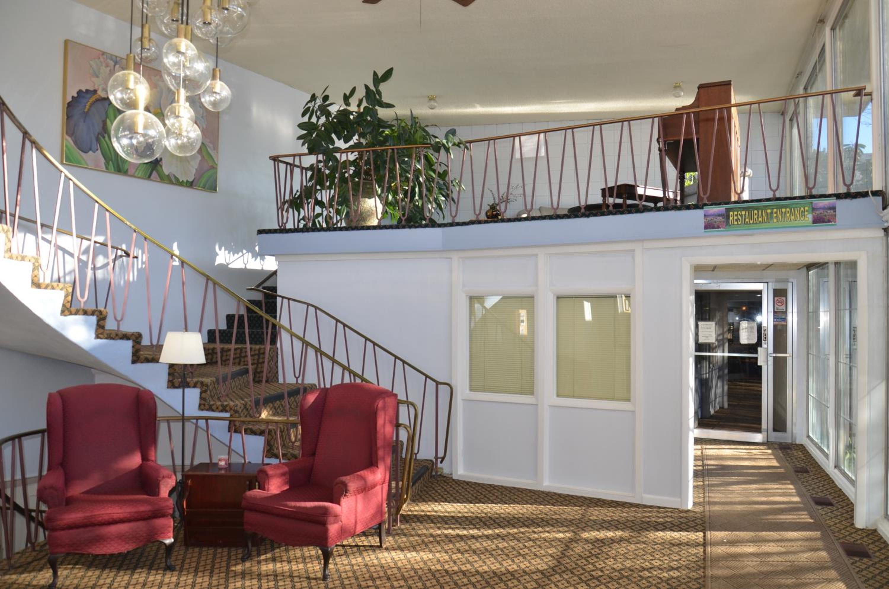 Red Carpet Inn & Suites 40/50