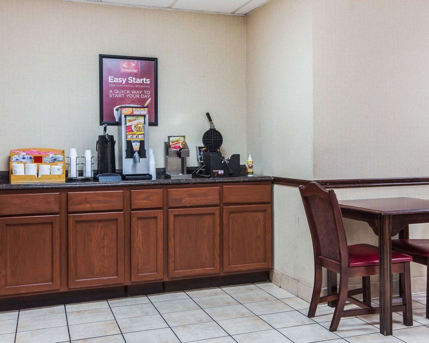 Econo Lodge Atlanta College Park 11/39